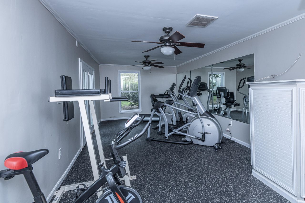 1402 Camp Road Photo 17