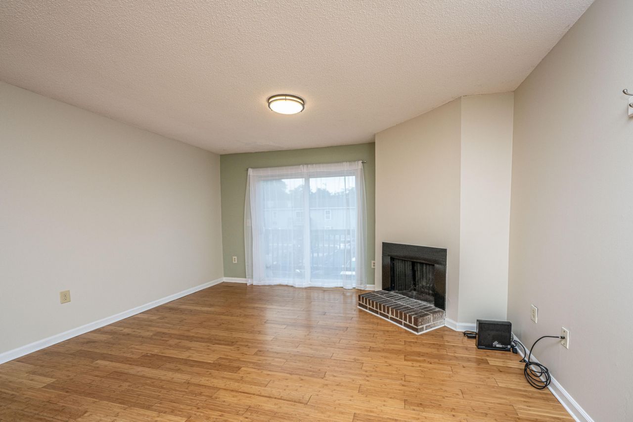 1402 Camp Road Photo 3