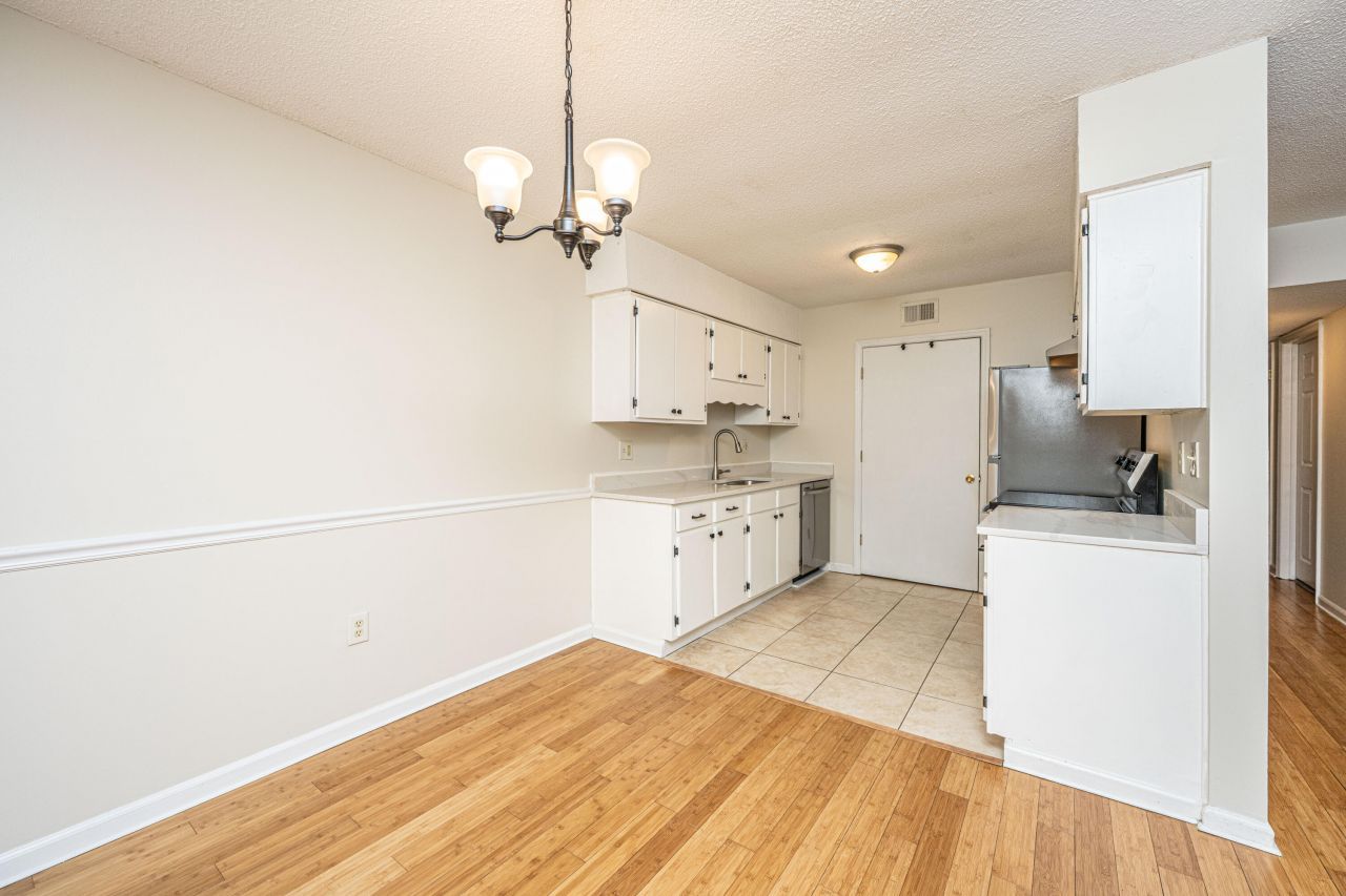 1402 Camp Road Photo 4