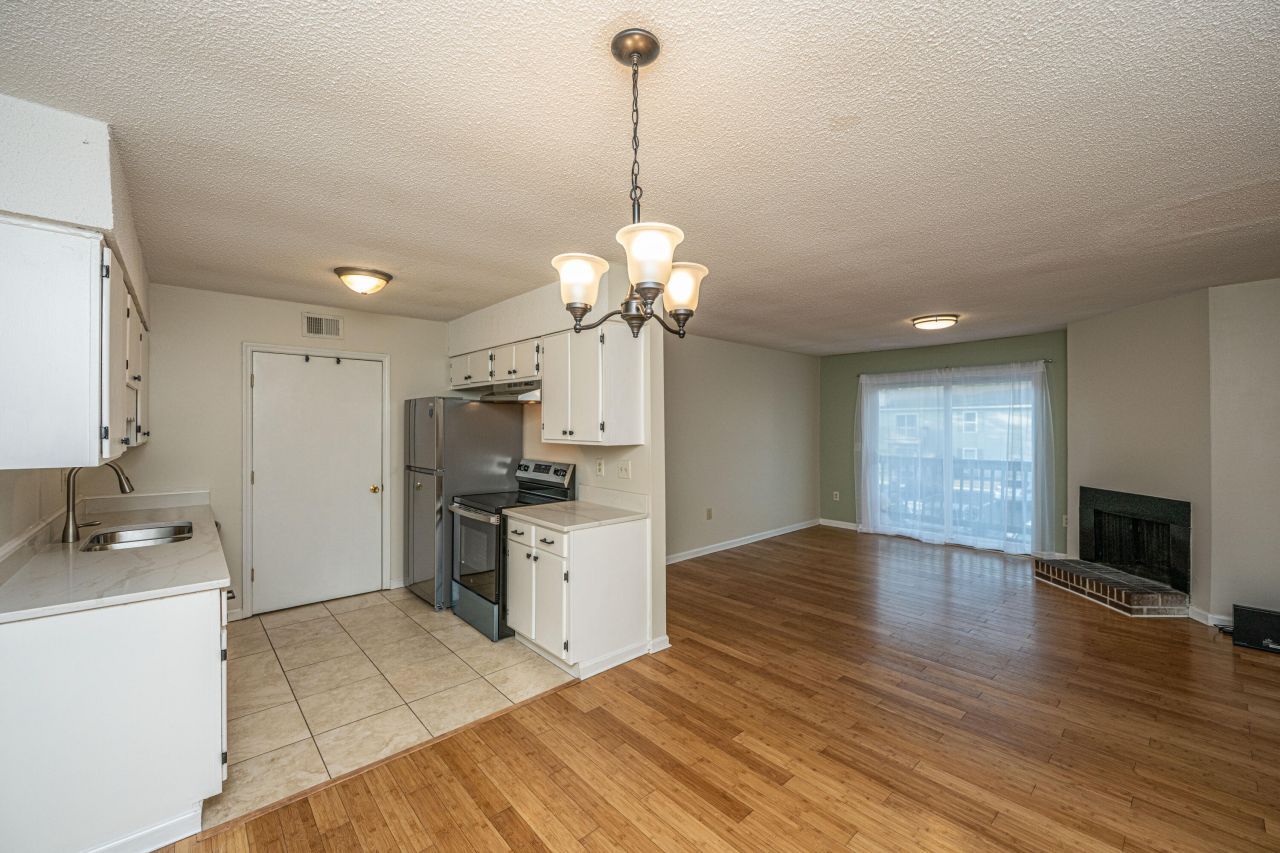 1402 Camp Road Photo 5