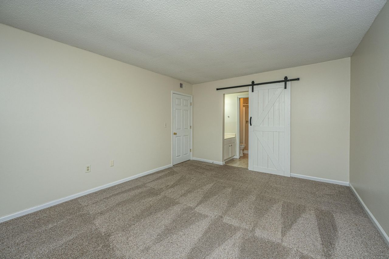 1402 Camp Road Photo 7