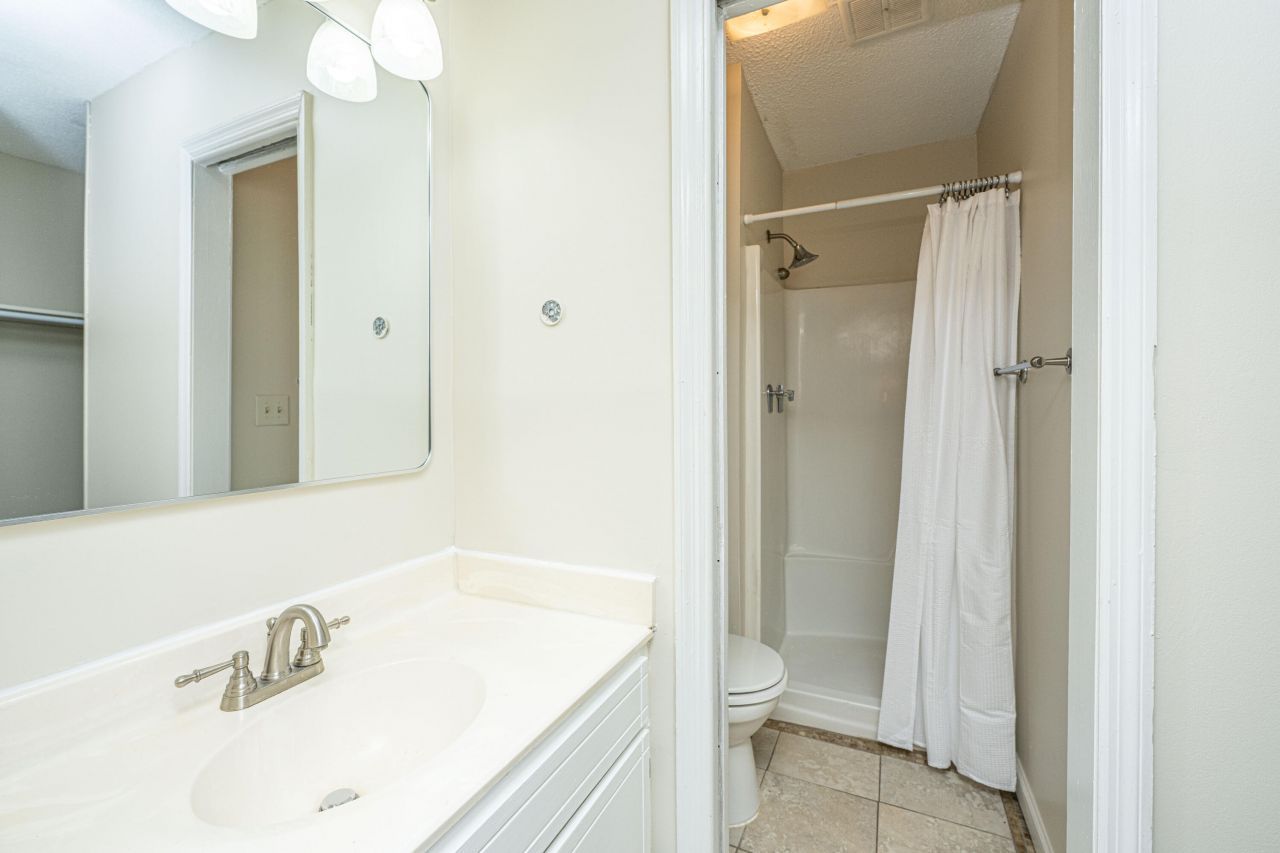 1402 Camp Road Photo 8