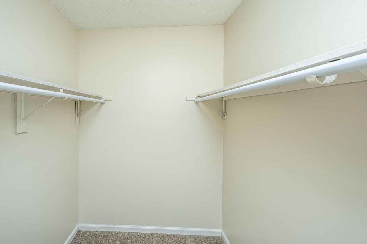 1402 Camp Road Photo 9