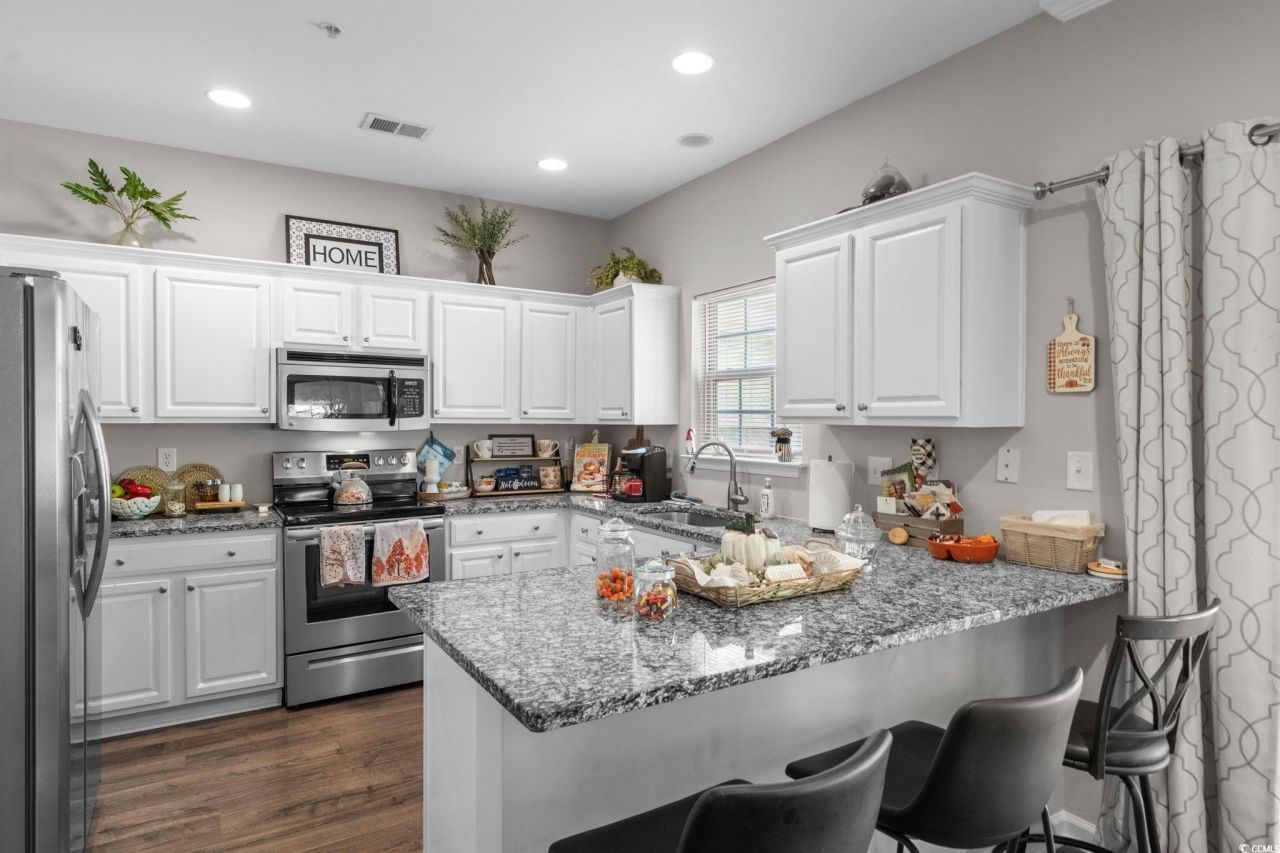 113 Knightbury Ct. Photo 9