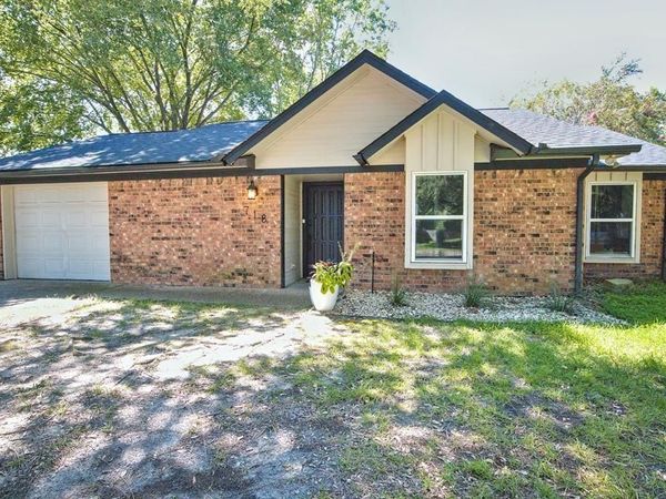 718 Southoak Drive, Athens, TX 75751