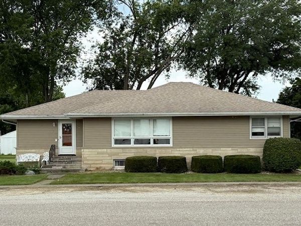 301 S 4th Street, Cissna Park, IL 60924