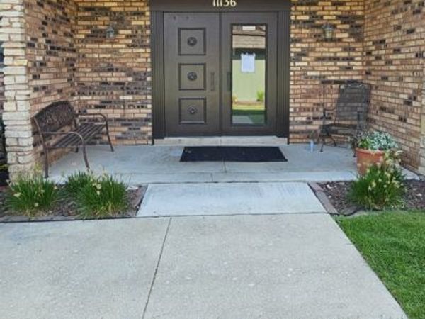 11136 Northwest Road, Unit 2C, Palos Hills, IL 60465