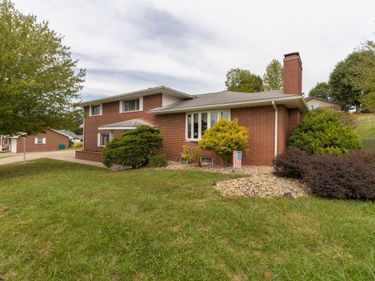 220 Meadow View Drive, Bridgeport, WV 26330
