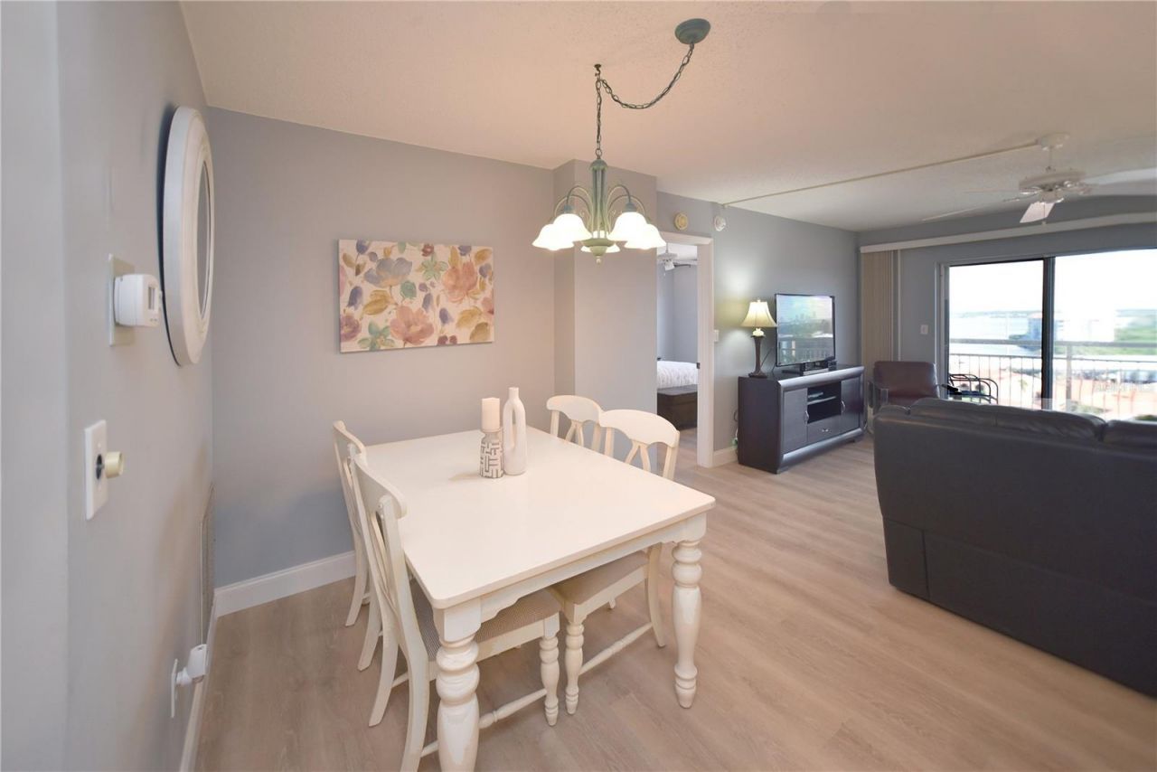 4900 Brittany Drive S, Unit 1003, Saint Petersburg, FL 33715 Photo