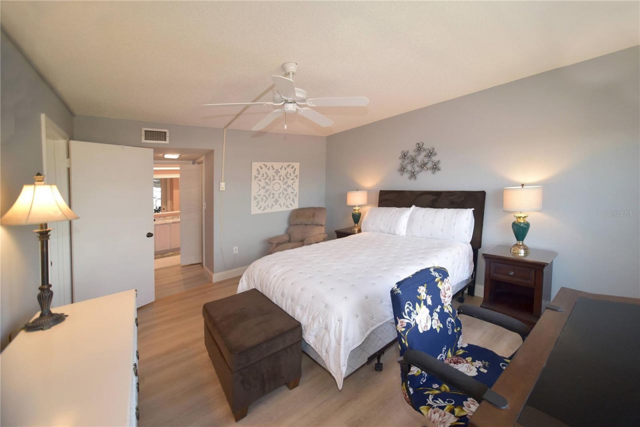 4900 Brittany Drive S, Unit 1003, Saint Petersburg, FL 33715 Photo