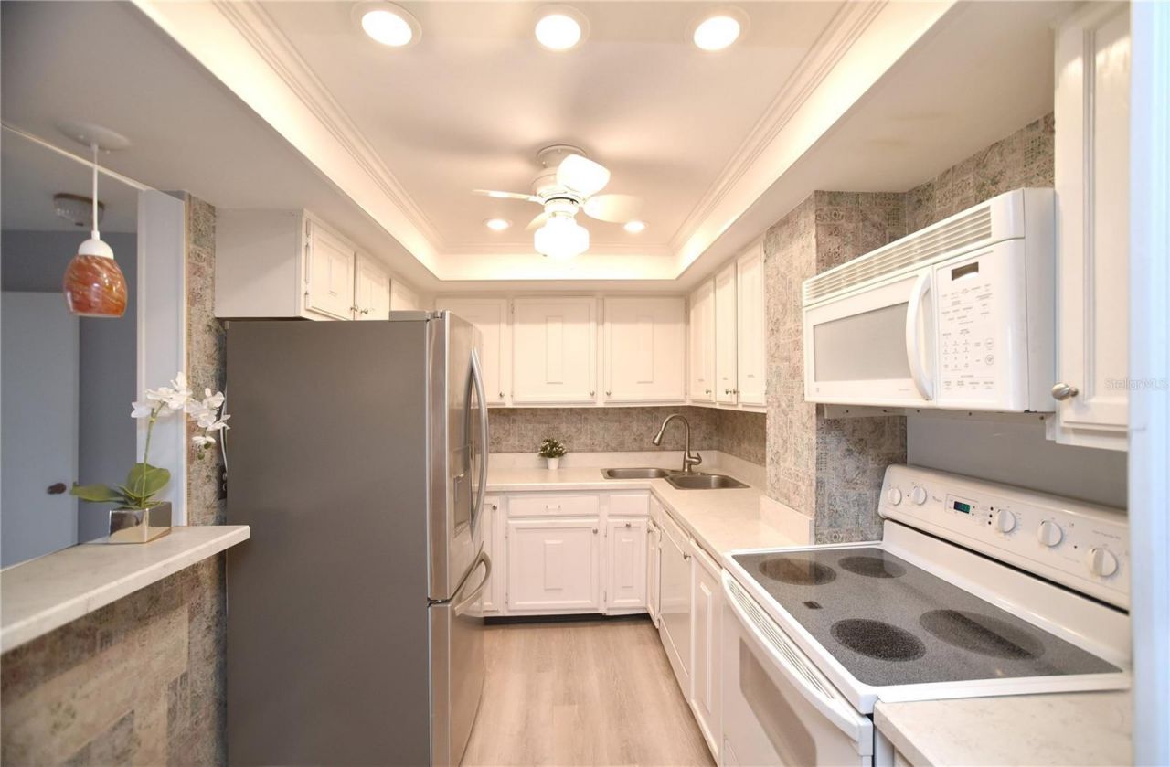 4900 Brittany Drive S, Unit 1003, Saint Petersburg, FL 33715 Photo