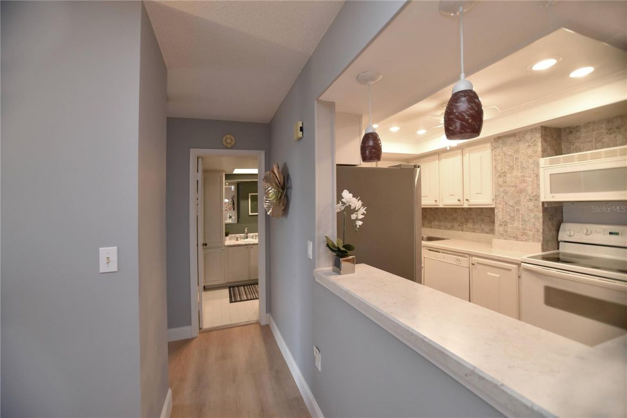 4900 Brittany Drive S, Unit 1003, Saint Petersburg, FL 33715 Photo