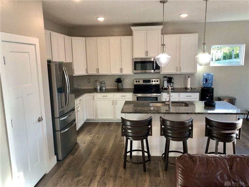 1215 Waterbury Drive, Franklin, OH 45005 Photo 2