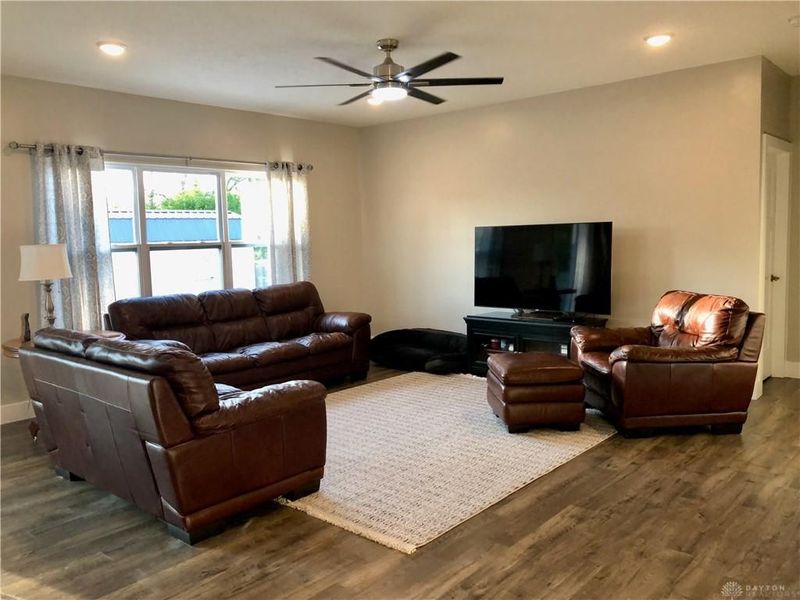 1215 Waterbury Drive, Franklin, OH 45005 Photo 3