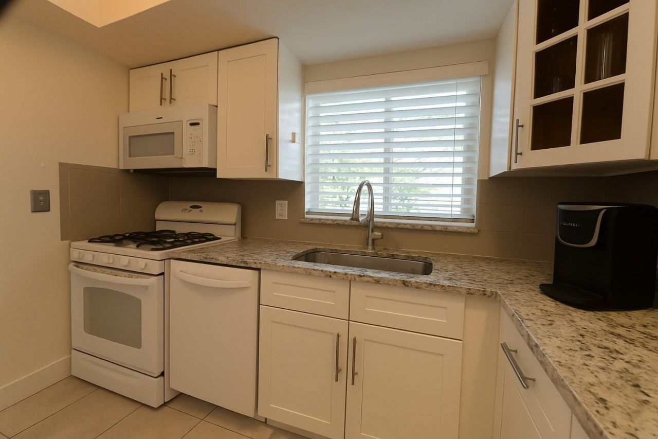 922 S Palmway, Lake Worth Beach, FL 33460 Photo