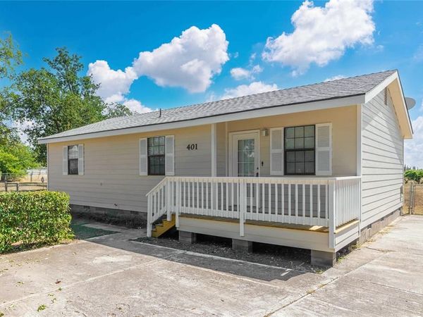 401 E Goodwin Street, Bangs, TX 76823