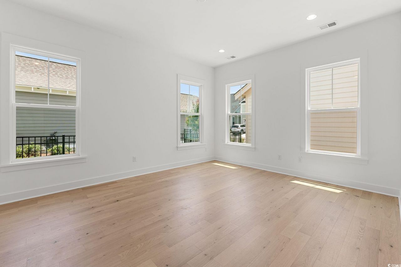 333 Grafton Dr. Photo 11