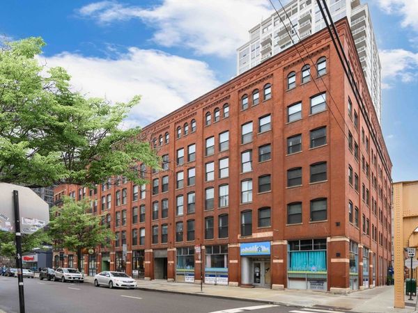 225 W Huron Street, Unit 403, Chicago, IL 60654