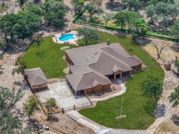 584 Arbor View, Adkins, TX 78101