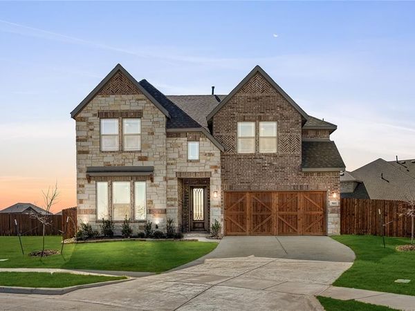 900 Lasalle Drive, Red Oak, TX 75154