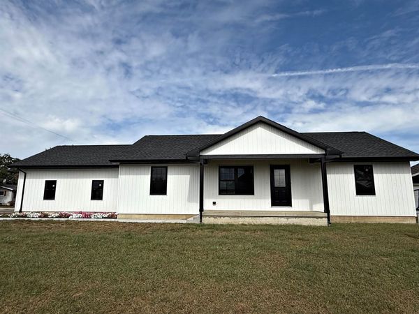 501 E Dubuque Street, Quasqueton, IA 52326