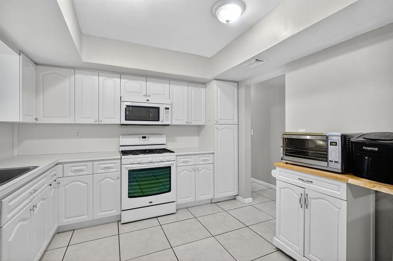 7641 NW 6th Court, Pembroke Pines, FL 33024 Photo