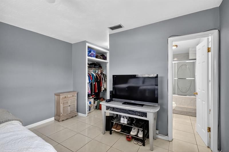 7641 NW 6th Court, Pembroke Pines, FL 33024 Photo