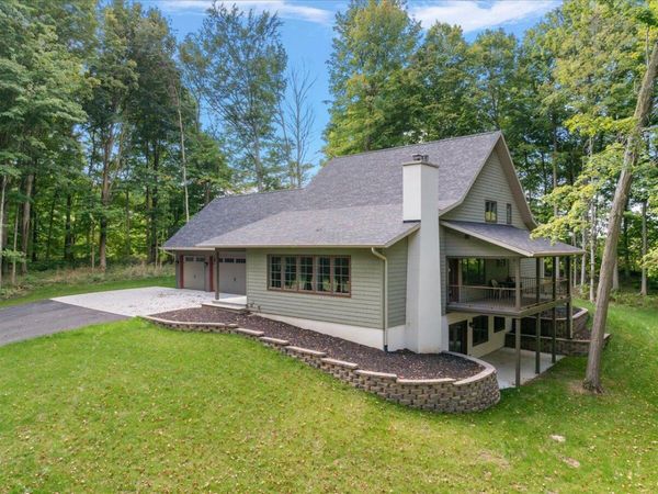 8806 Lakewood Trail, Berrien Center, MI 49102