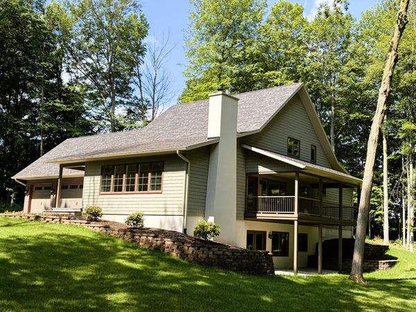 8806 Lakewood Trail, Berrien Center, MI 49102