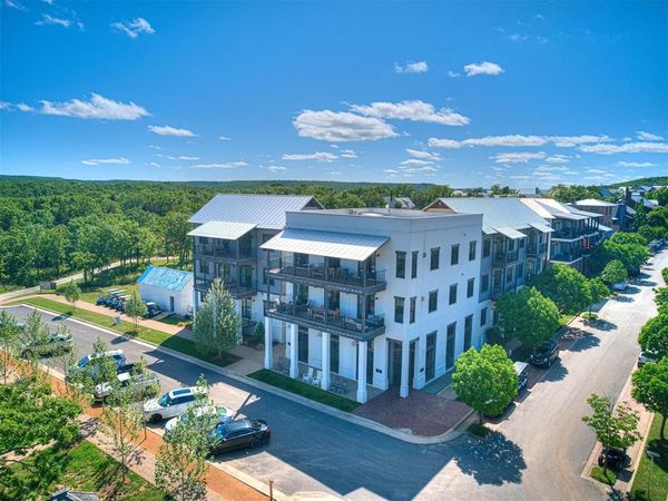 29 Water Street, Unit 10F, Carlton Landing, OK 74432