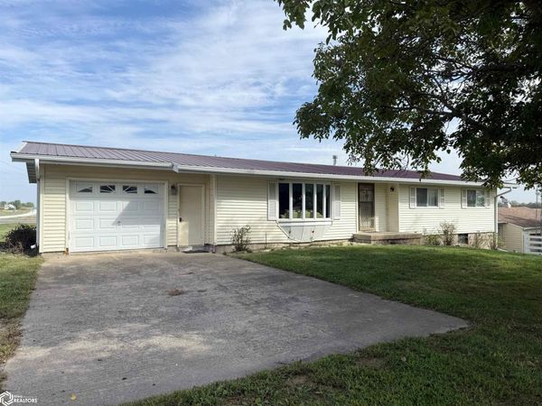 16040 Route W40, Bonaparte, IA 52630