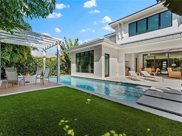 644 W Lake DR, NAPLES, FL 34102