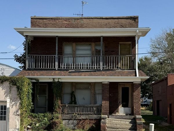 39 S CHAMBERS Street, Galesburg, IL 61401