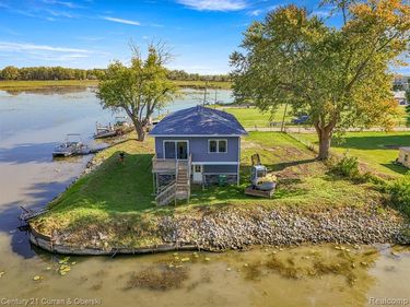 6809 Lakeshore Drive, Estral Beach Vlg, MI 48166