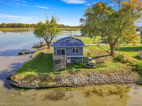 6809 Lakeshore Drive, Estral Beach Vlg, MI 48166