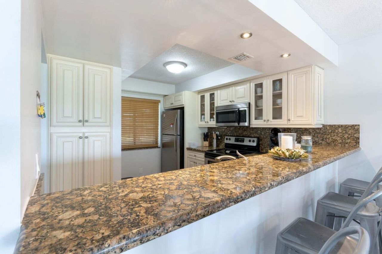 3050 Presidential Way, Unit 305, West Palm Beach, FL 33401 Photo