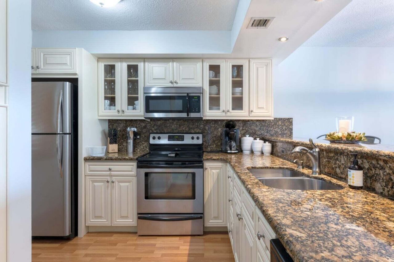 3050 Presidential Way, Unit 305, West Palm Beach, FL 33401 Photo