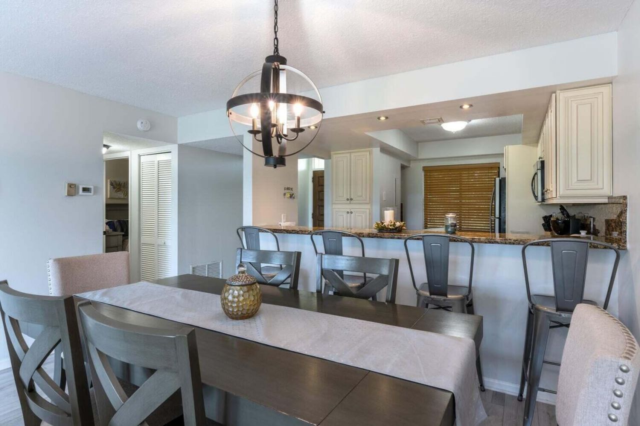 3050 Presidential Way, Unit 305, West Palm Beach, FL 33401 Photo