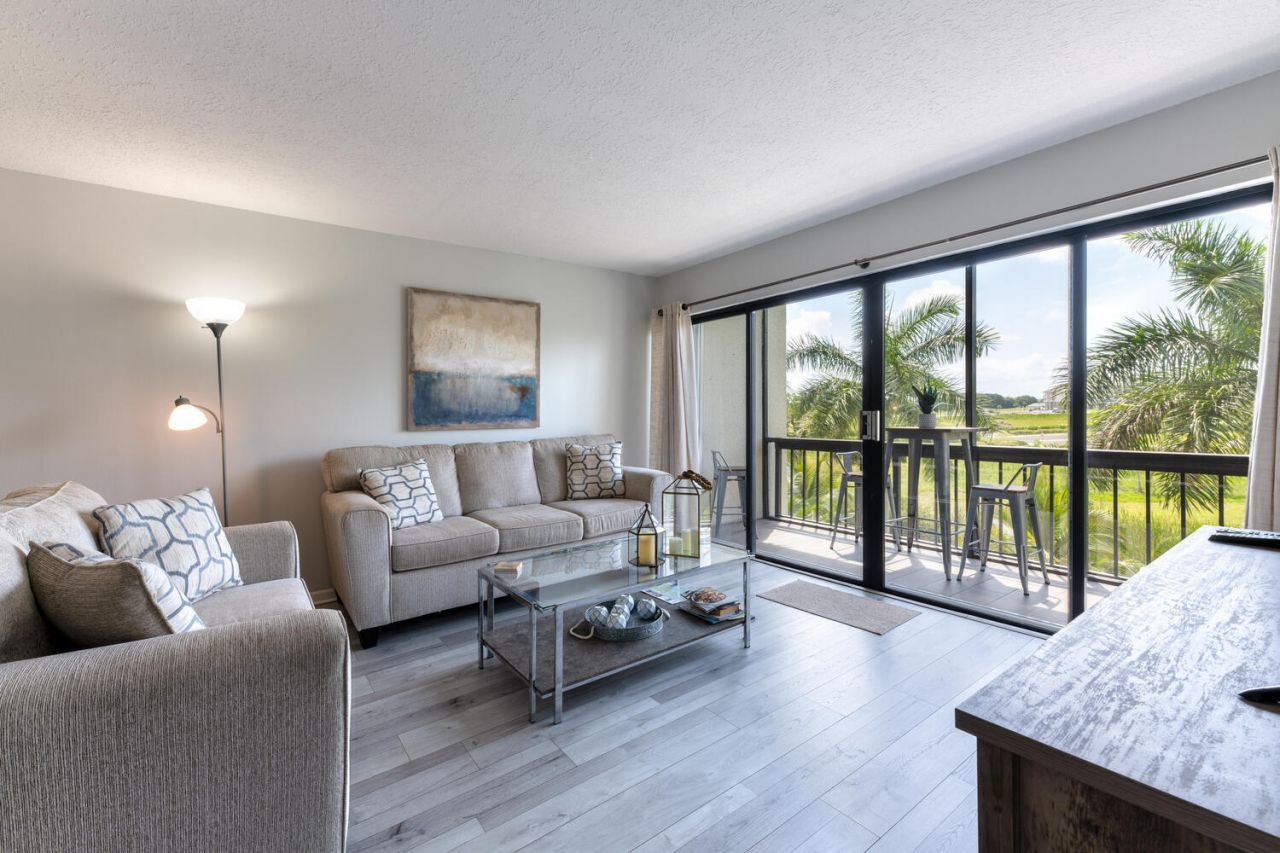 3050 Presidential Way, Unit 305, West Palm Beach, FL 33401 Photo