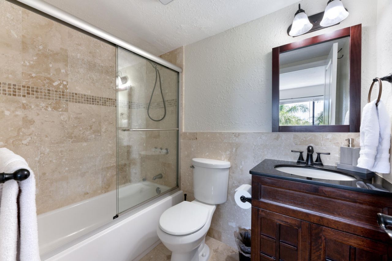 3050 Presidential Way, Unit 305, West Palm Beach, FL 33401 Photo