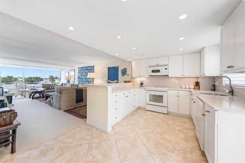 215 N Birch Road, Unit 4C, Fort Lauderdale, FL 33304 Photo