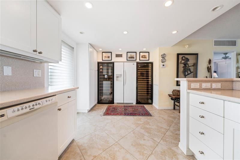 215 N Birch Road, Unit 4C, Fort Lauderdale, FL 33304 Photo