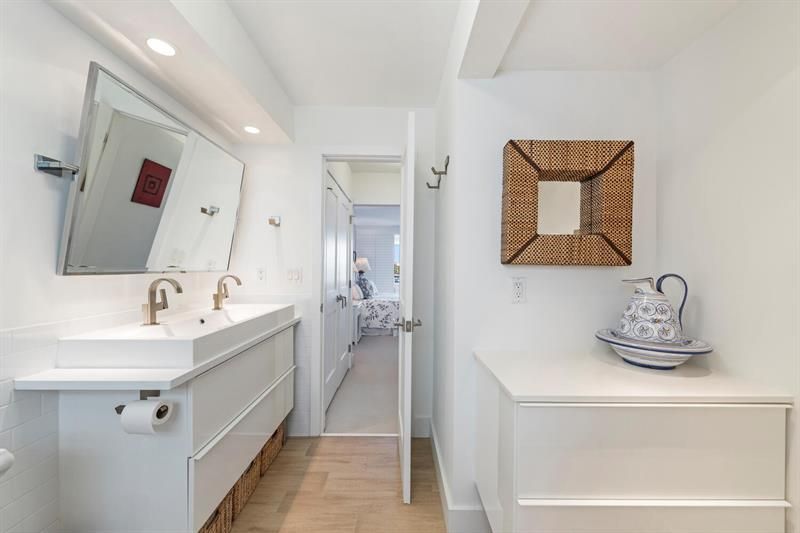 215 N Birch Road, Unit 4C, Fort Lauderdale, FL 33304 Photo