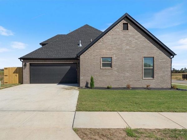 6900 SW High Meadow Boulevard, Bentonville, AR 72713