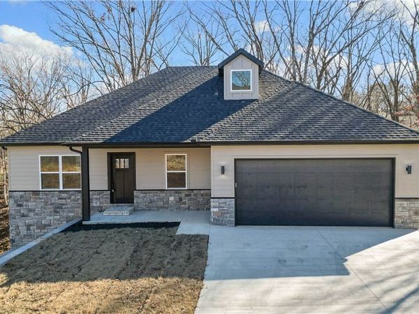 6 Marionet Circle, Bella Vista, AR 72714