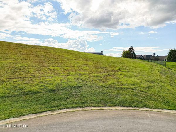 625 Cypress Pointe Drive, Lenoir City, TN 37772