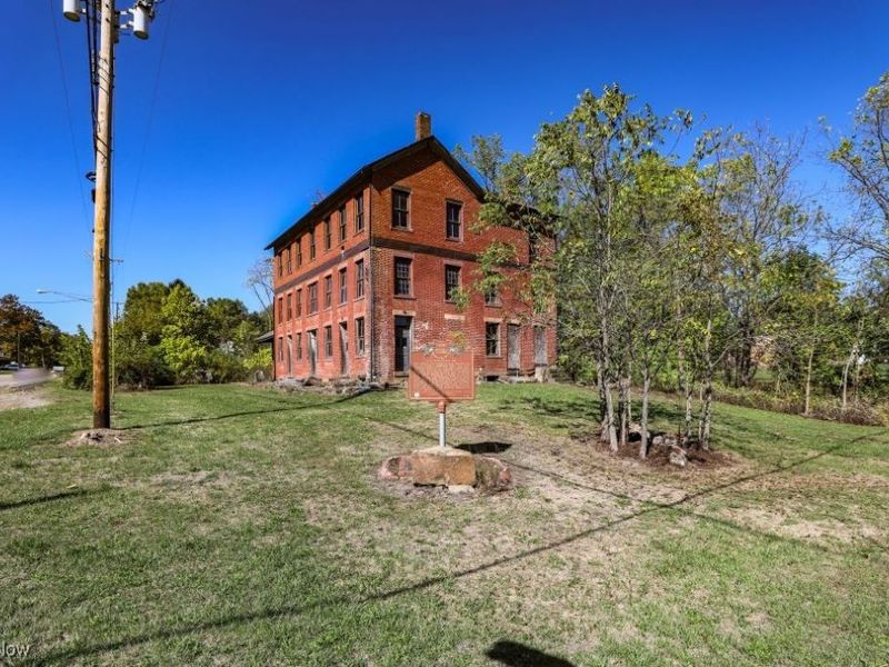 9401 Tallmadge Road, Diamond, OH 44412 Photo 12