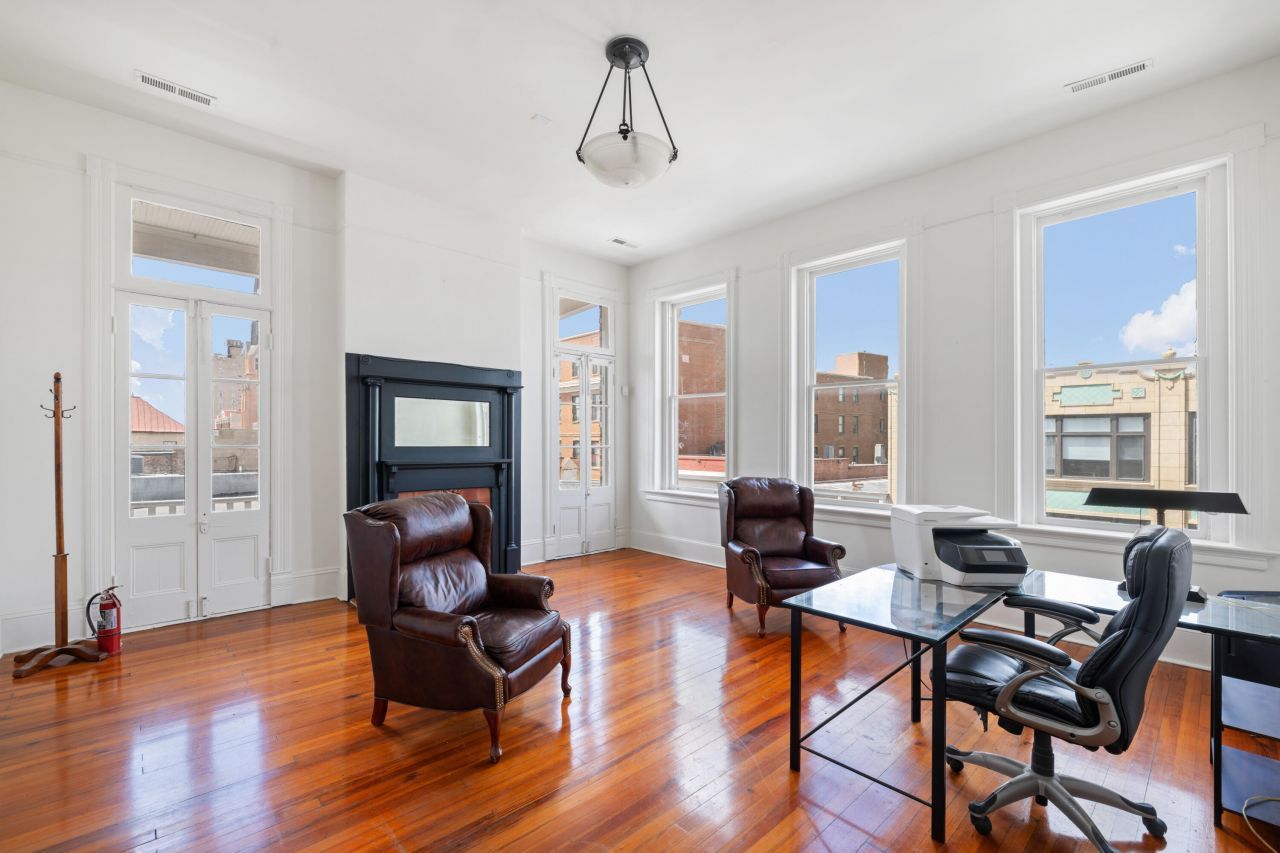 438 King Street Photo 11