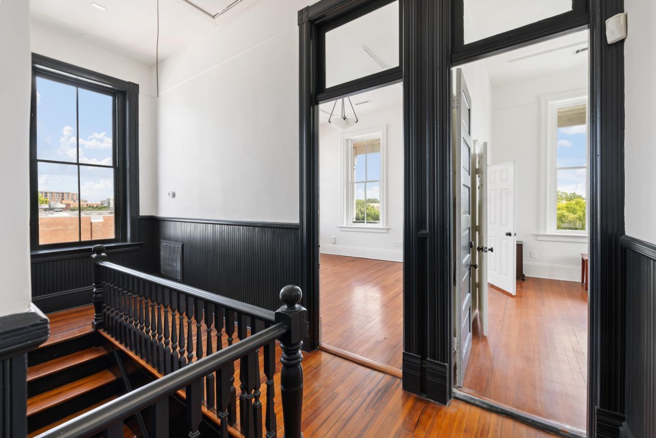 438 King Street Photo 13