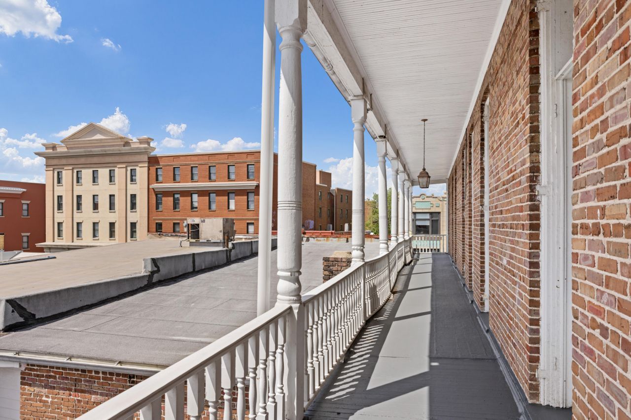 438 King Street Photo 14
